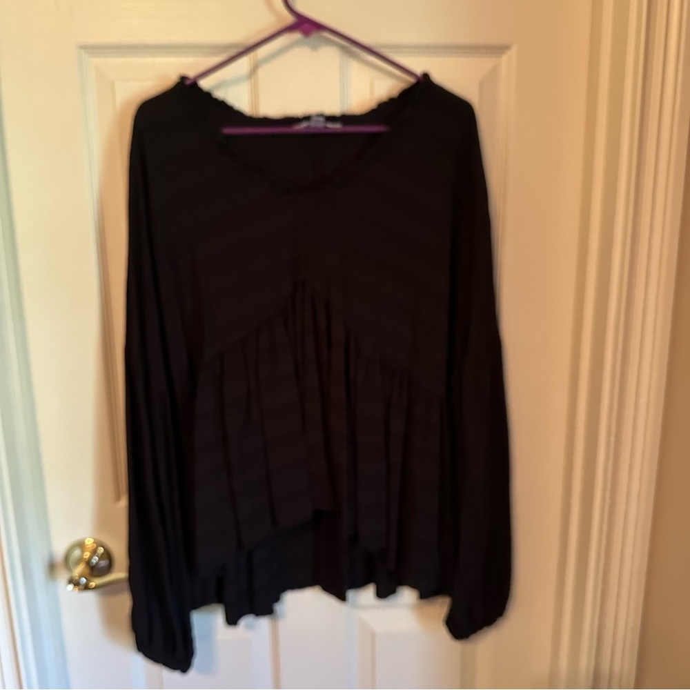 Time and Tru v neck top